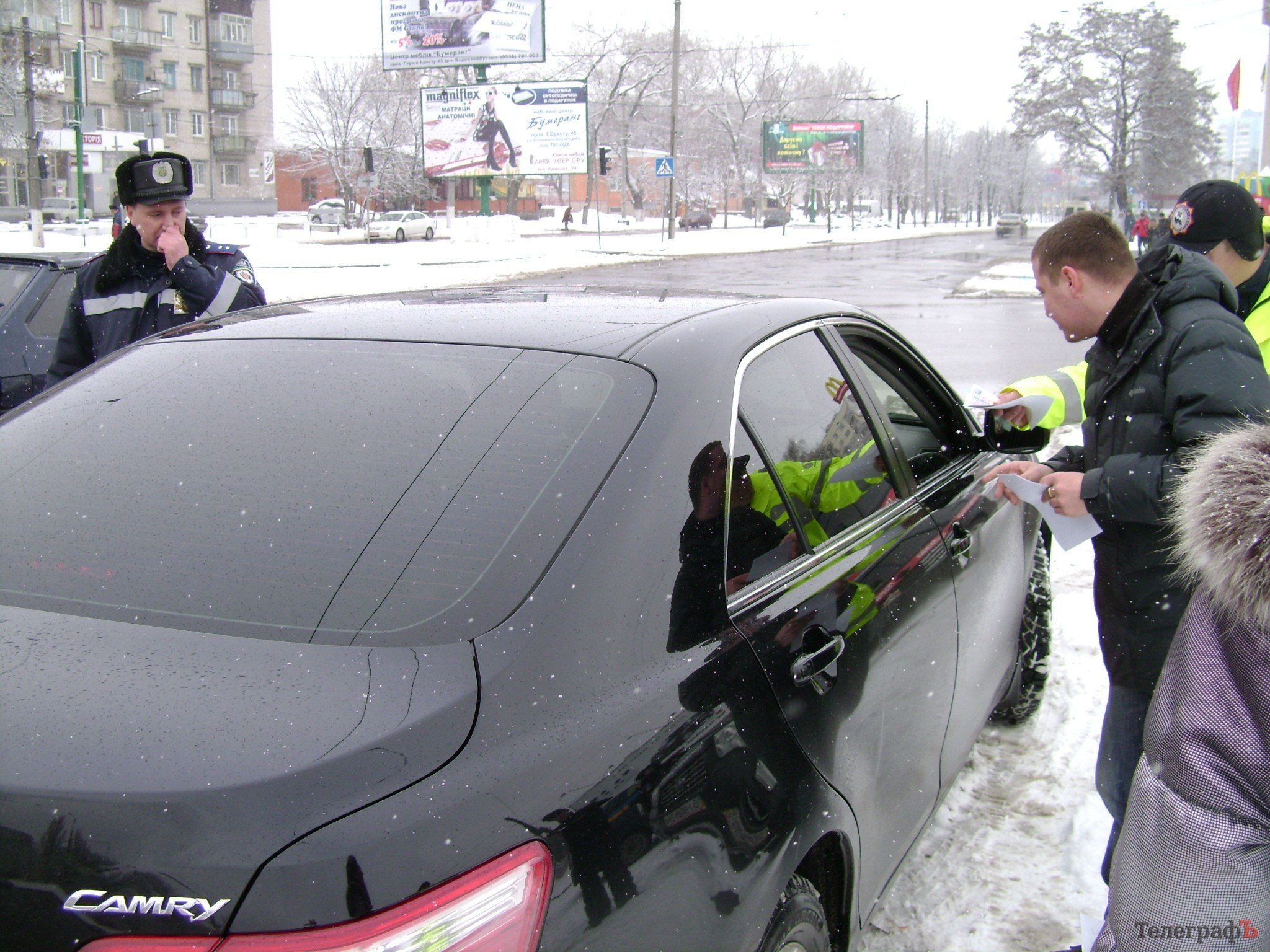 В Кременчуге автолюбители и ГАИ призывали водителей и пешеходов не нарушать ПДД (ФОТО, ВИДЕО) В Кременчуге автолюбители и ГАИ призывали водителей и пешеходов не нарушать ПДД (ФОТО, ВИДЕО)