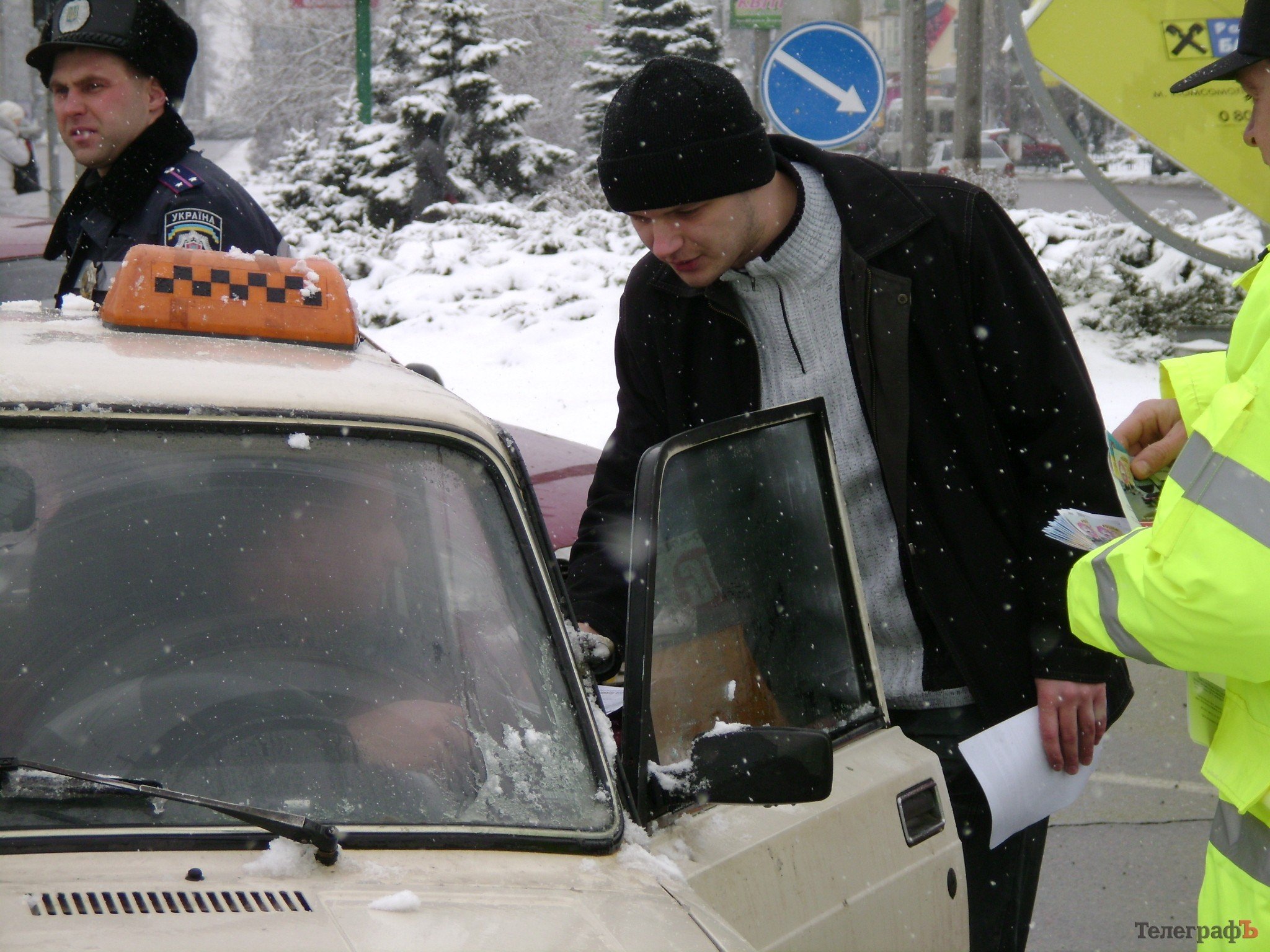 В Кременчуге автолюбители и ГАИ призывали водителей и пешеходов не нарушать ПДД (ФОТО, ВИДЕО) В Кременчуге автолюбители и ГАИ призывали водителей и пешеходов не нарушать ПДД (ФОТО, ВИДЕО)