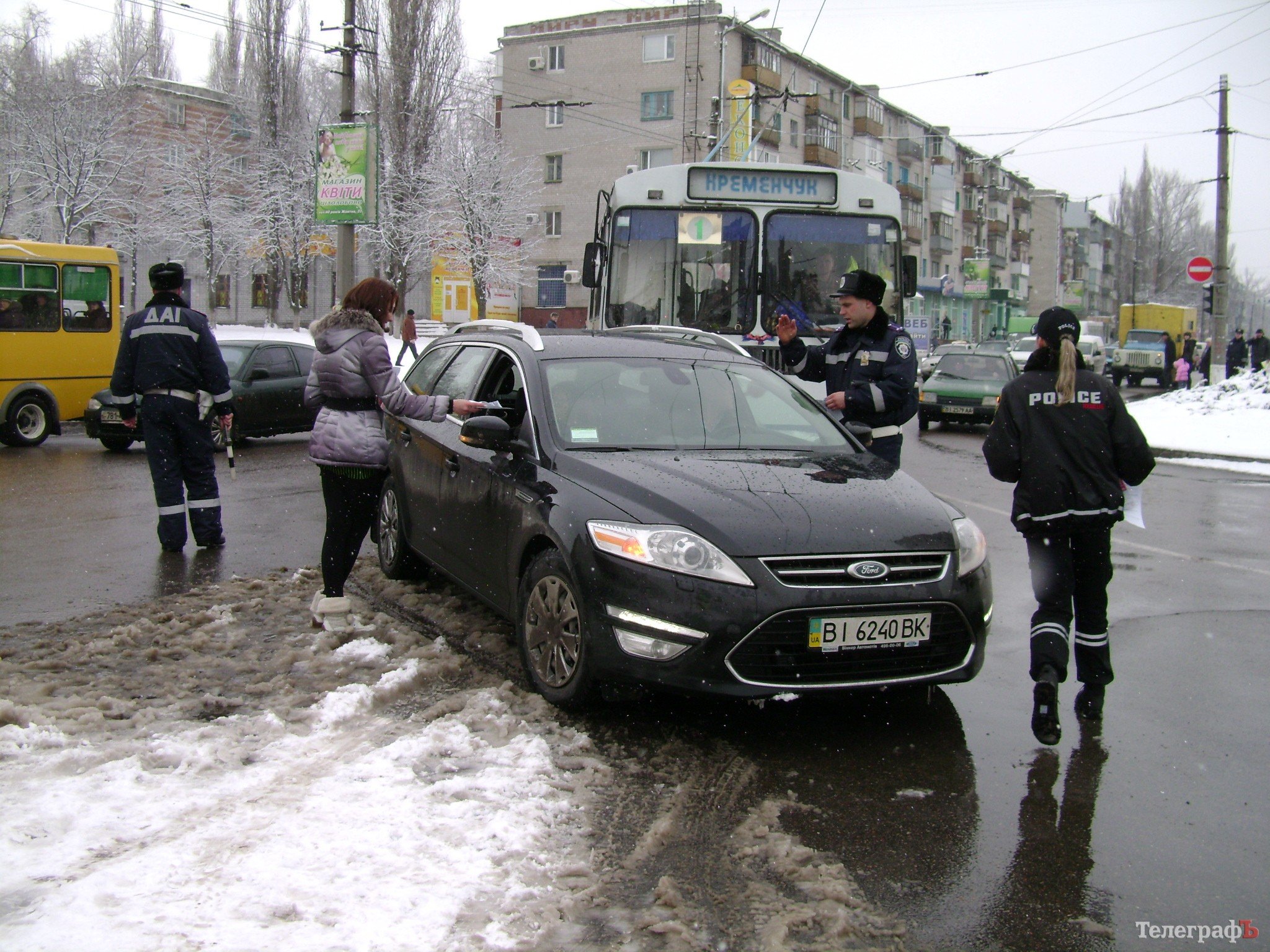 В Кременчуге автолюбители и ГАИ призывали водителей и пешеходов не нарушать ПДД (ФОТО, ВИДЕО) В Кременчуге автолюбители и ГАИ призывали водителей и пешеходов не нарушать ПДД (ФОТО, ВИДЕО)