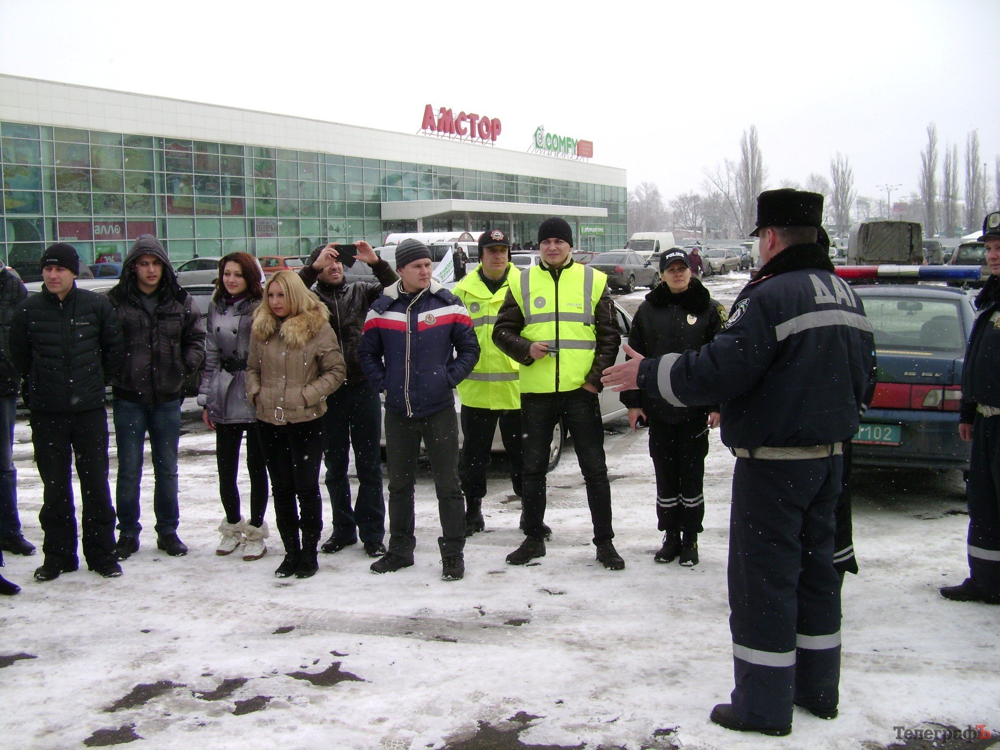 В Кременчуге автолюбители и ГАИ призывали водителей и пешеходов не нарушать ПДД (ФОТО, ВИДЕО) В Кременчуге автолюбители и ГАИ призывали водителей и пешеходов не нарушать ПДД (ФОТО, ВИДЕО)
