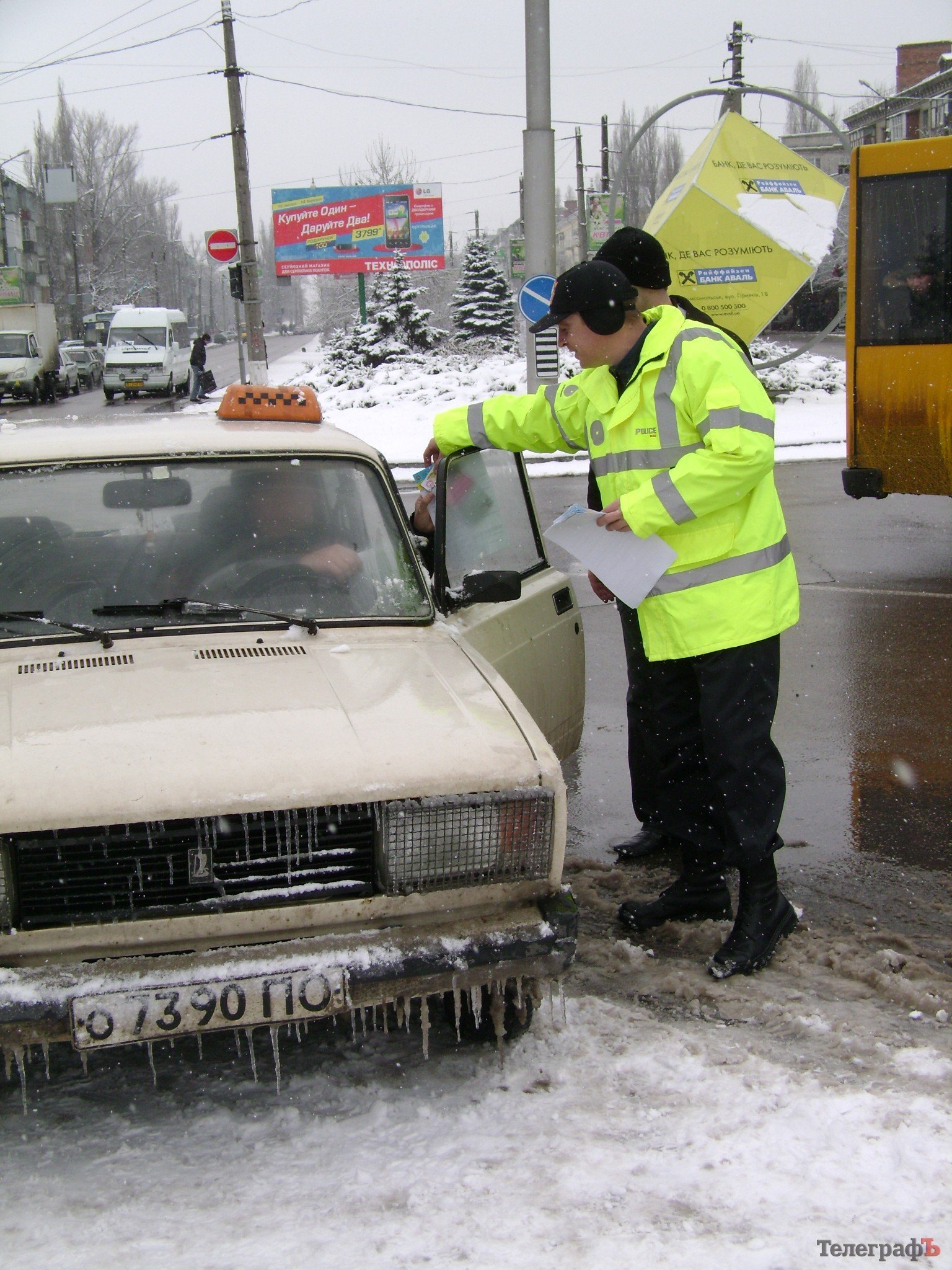 В Кременчуге автолюбители и ГАИ призывали водителей и пешеходов не нарушать ПДД (ФОТО, ВИДЕО) В Кременчуге автолюбители и ГАИ призывали водителей и пешеходов не нарушать ПДД (ФОТО, ВИДЕО)