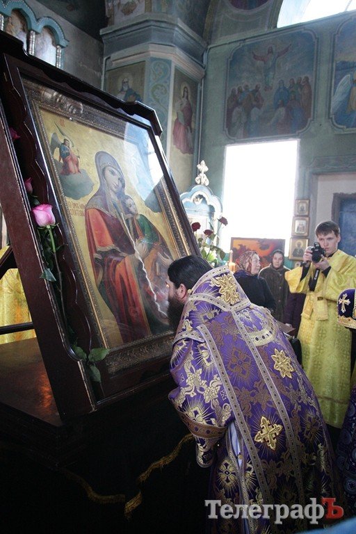 В Кременчуг привезли чудотворную икону Божией Матери «Страстная» В Кременчуг привезли чудотворную икону Божией Матери «Страстная»