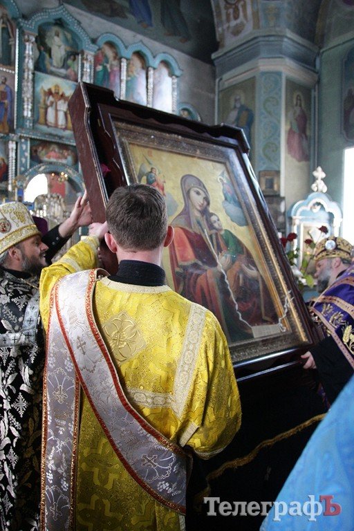 В Кременчуг привезли чудотворную икону Божией Матери «Страстная» В Кременчуг привезли чудотворную икону Божией Матери «Страстная»