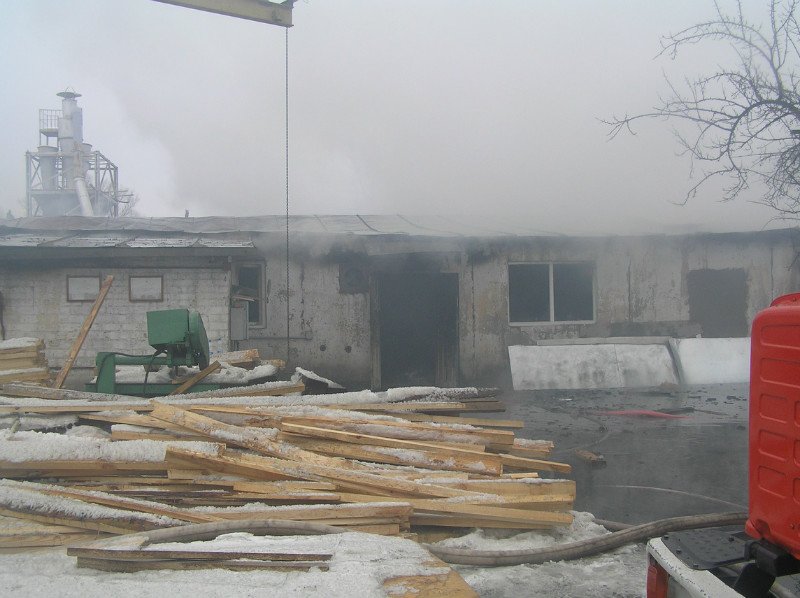 Фотоотчет: Это все, что осталось после пожара от ремонтно-строительного цеха Крюковского вагоностроительного завода Фотоотчет: Это все, что осталось после пожара от ремонтно-строительного цеха Крюковского вагоностроительного завода