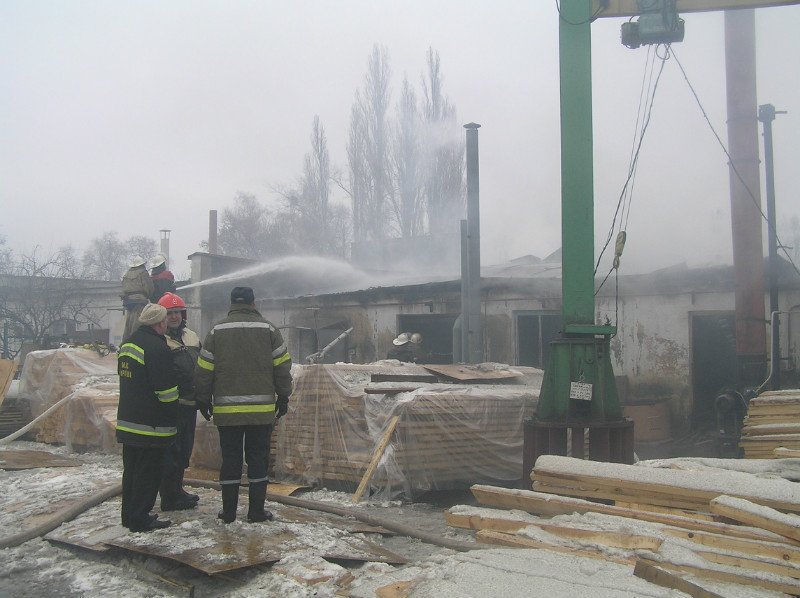 Фотоотчет: Это все, что осталось после пожара от ремонтно-строительного цеха Крюковского вагоностроительного завода Фотоотчет: Это все, что осталось после пожара от ремонтно-строительного цеха Крюковского вагоностроительного завода