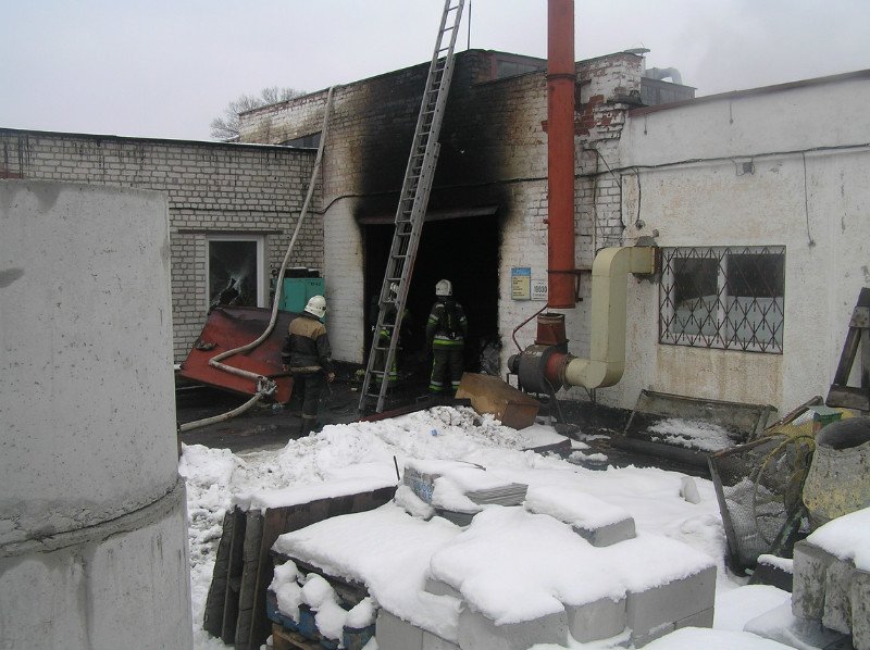 Фотоотчет: Это все, что осталось после пожара от ремонтно-строительного цеха Крюковского вагоностроительного завода Фотоотчет: Это все, что осталось после пожара от ремонтно-строительного цеха Крюковского вагоностроительного завода