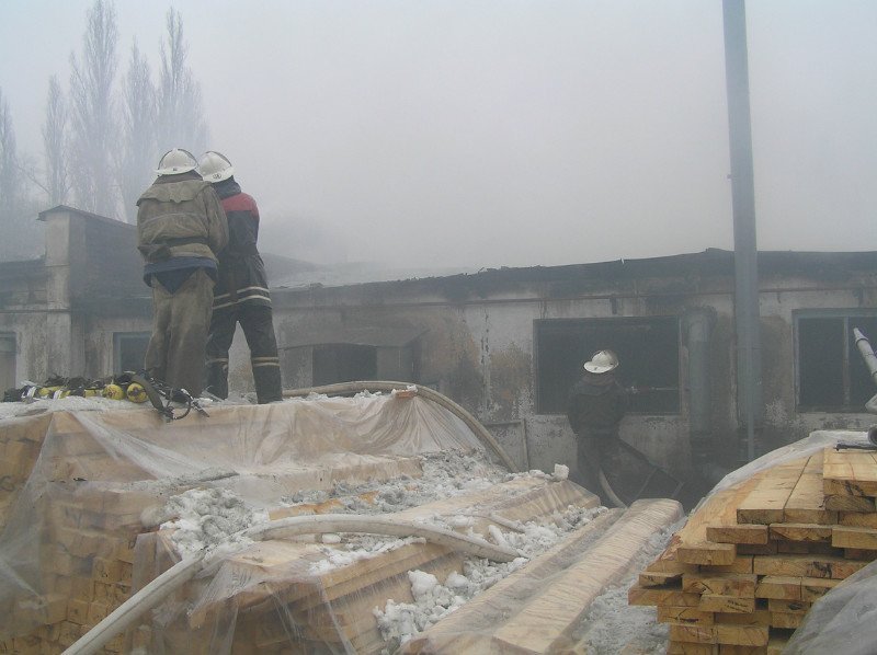 Фотоотчет: Это все, что осталось после пожара от ремонтно-строительного цеха Крюковского вагоностроительного завода Фотоотчет: Это все, что осталось после пожара от ремонтно-строительного цеха Крюковского вагоностроительного завода