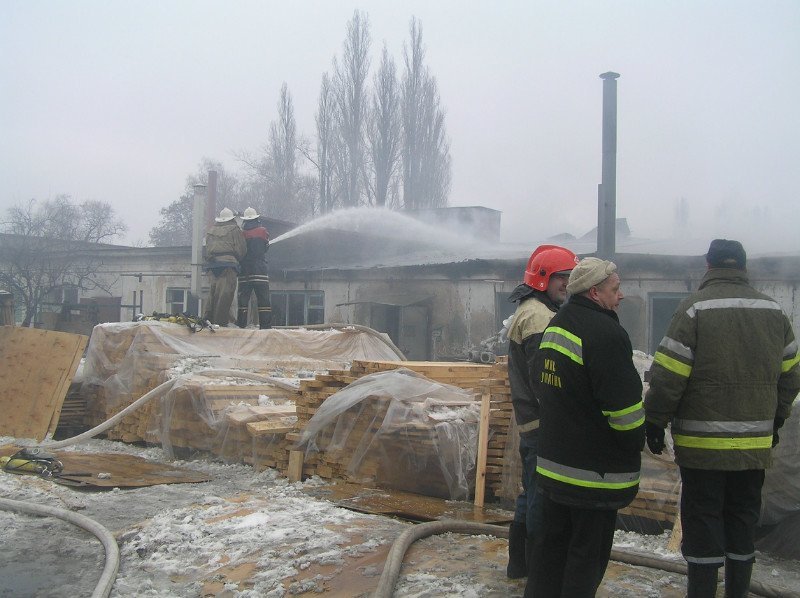 Фотоотчет: Это все, что осталось после пожара от ремонтно-строительного цеха Крюковского вагоностроительного завода Фотоотчет: Это все, что осталось после пожара от ремонтно-строительного цеха Крюковского вагоностроительного завода