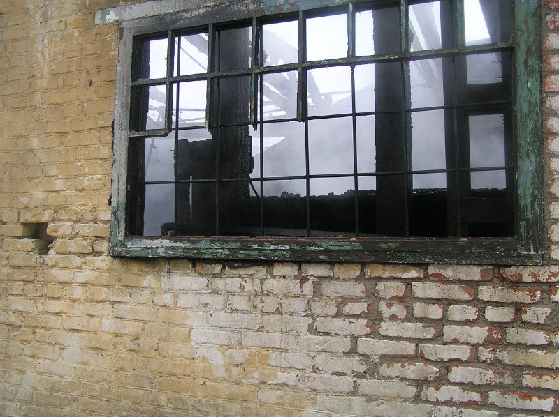 Фотоотчет: Это все, что осталось после пожара от ремонтно-строительного цеха Крюковского вагоностроительного завода Фотоотчет: Это все, что осталось после пожара от ремонтно-строительного цеха Крюковского вагоностроительного завода