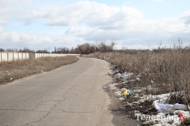 Свалку по дороге к переулку Зональному в Кременчуге уберут Свалку по дороге к переулку Зональному в Кременчуге уберут