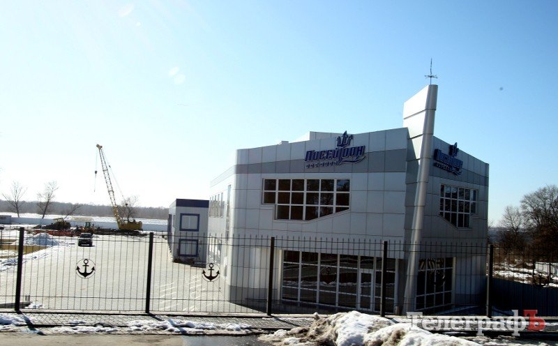 У Кременчуці прокуратура судиться за Затон У Кременчуці прокуратура судиться за Затон