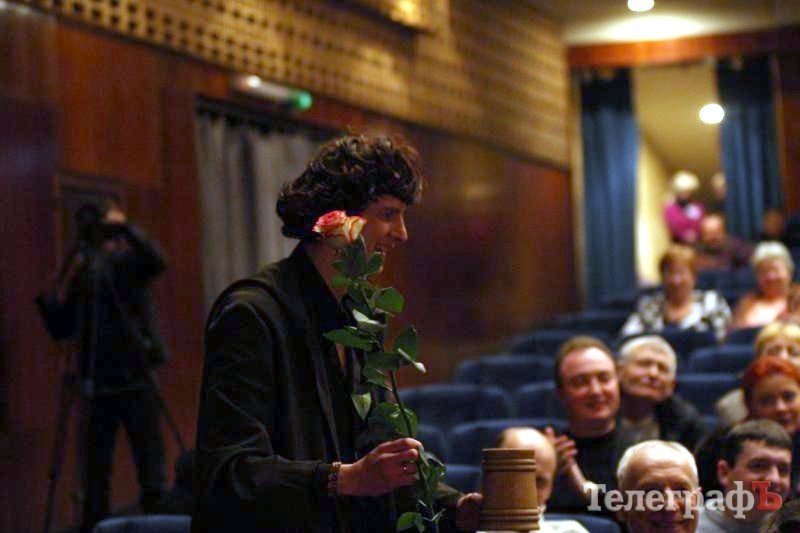 В кременчугском ГДК собирали «подаяние» для Ольги Сумской (ФОТОРЕПОРТАЖ) В кременчугском ГДК собирали «подаяние» для Ольги Сумской (ФОТОРЕПОРТАЖ)