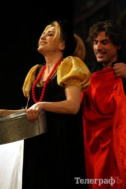 В кременчугском ГДК собирали «подаяние» для Ольги Сумской (ФОТОРЕПОРТАЖ) В кременчугском ГДК собирали «подаяние» для Ольги Сумской (ФОТОРЕПОРТАЖ)