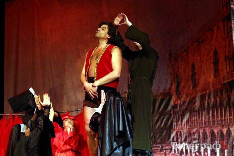 В кременчугском ГДК собирали «подаяние» для Ольги Сумской (ФОТОРЕПОРТАЖ) В кременчугском ГДК собирали «подаяние» для Ольги Сумской (ФОТОРЕПОРТАЖ)