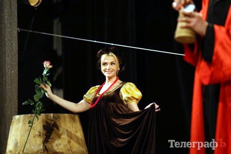 В кременчугском ГДК собирали «подаяние» для Ольги Сумской (ФОТОРЕПОРТАЖ) В кременчугском ГДК собирали «подаяние» для Ольги Сумской (ФОТОРЕПОРТАЖ)