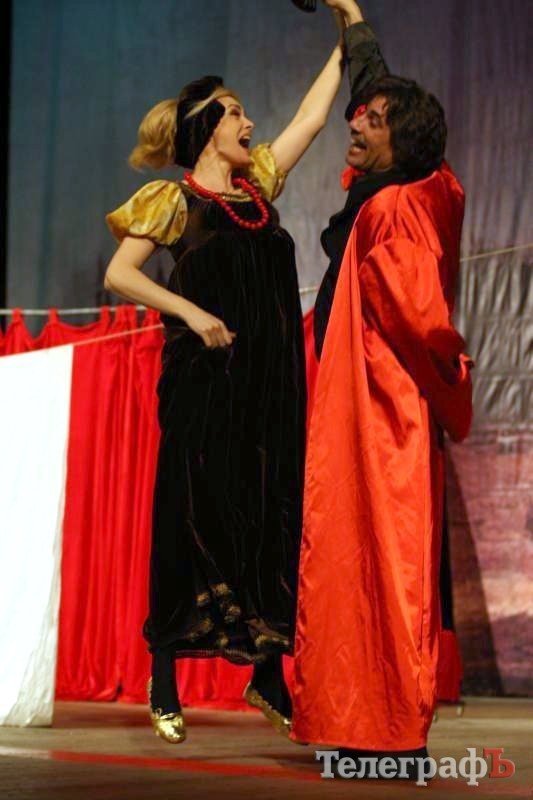 В кременчугском ГДК собирали «подаяние» для Ольги Сумской (ФОТОРЕПОРТАЖ) В кременчугском ГДК собирали «подаяние» для Ольги Сумской (ФОТОРЕПОРТАЖ)