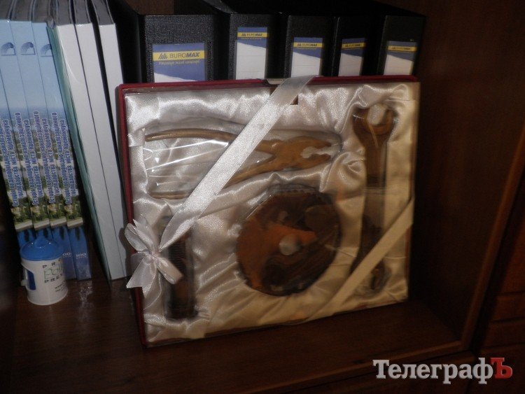 Приколы нашего городка: набор сантехника для вице-мэра (ФОТО) Приколы нашего городка: набор сантехника для вице-мэра (ФОТО)