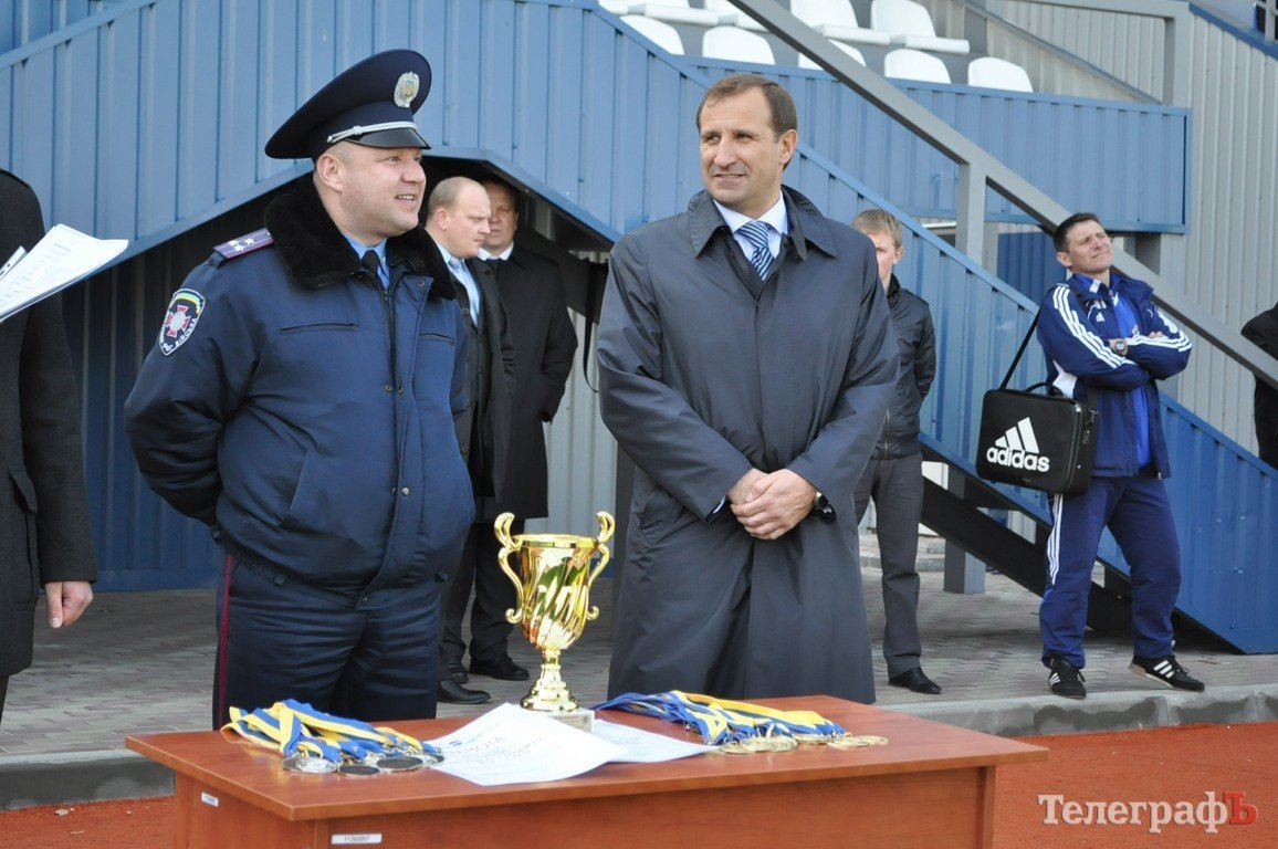 Депутаты обыграли в футбол команду внутренних войск МВД Украины Депутаты обыграли в футбол команду внутренних войск МВД Украины