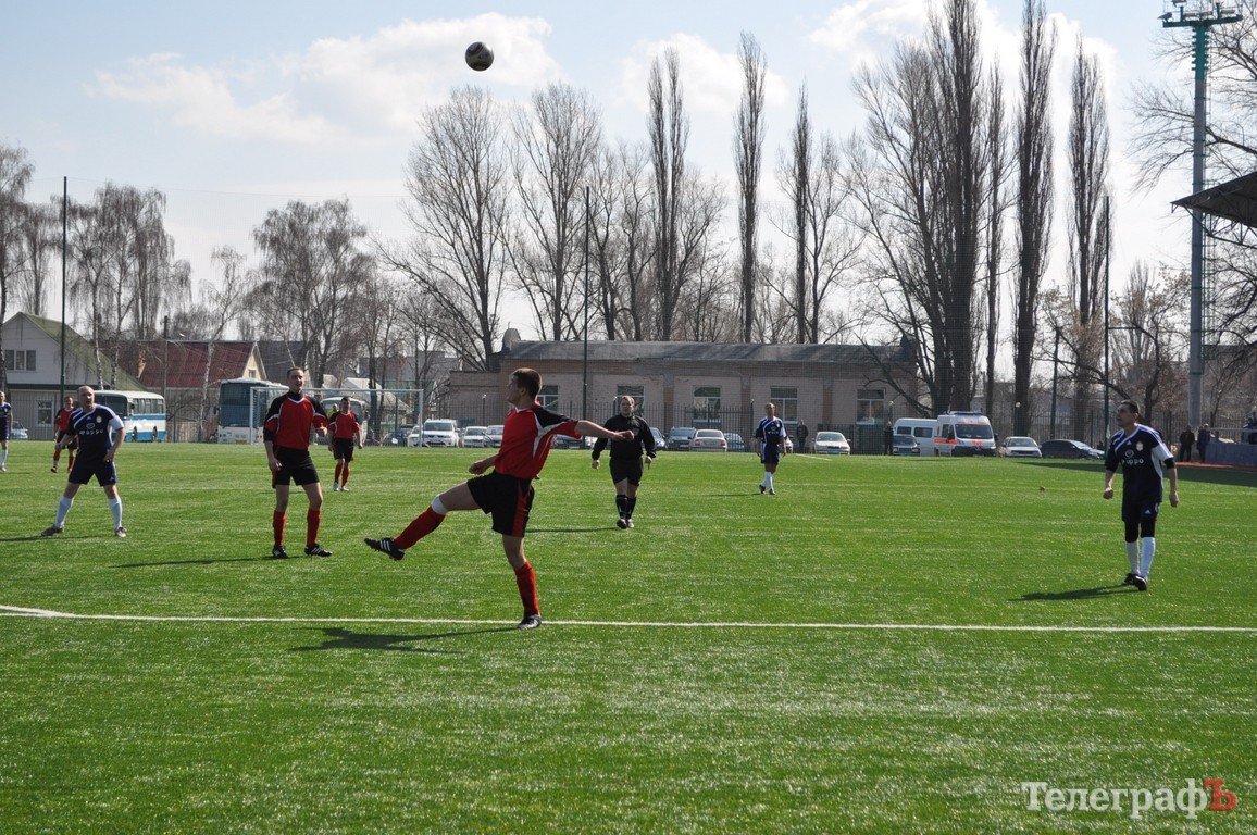 Депутаты обыграли в футбол команду внутренних войск МВД Украины Депутаты обыграли в футбол команду внутренних войск МВД Украины