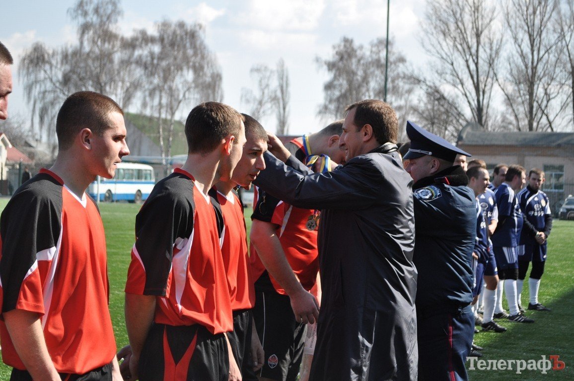 Депутаты обыграли в футбол команду внутренних войск МВД Украины Депутаты обыграли в футбол команду внутренних войск МВД Украины