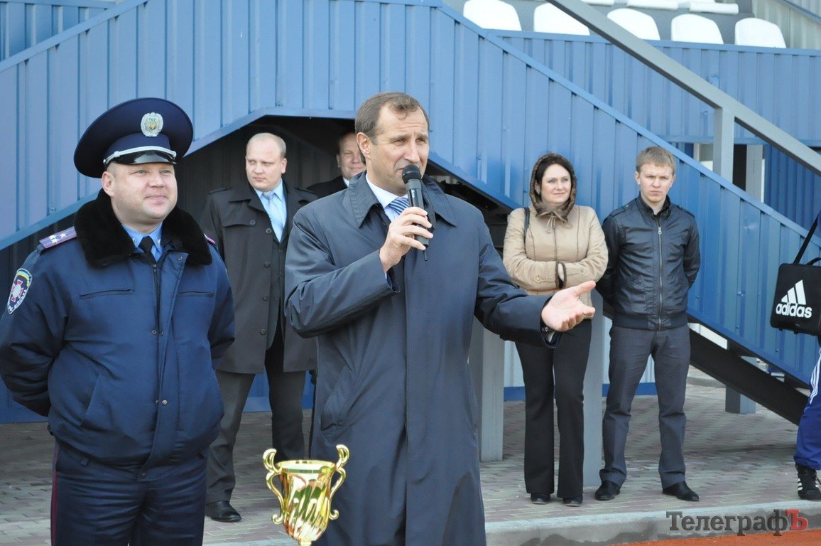 Депутаты обыграли в футбол команду внутренних войск МВД Украины Депутаты обыграли в футбол команду внутренних войск МВД Украины