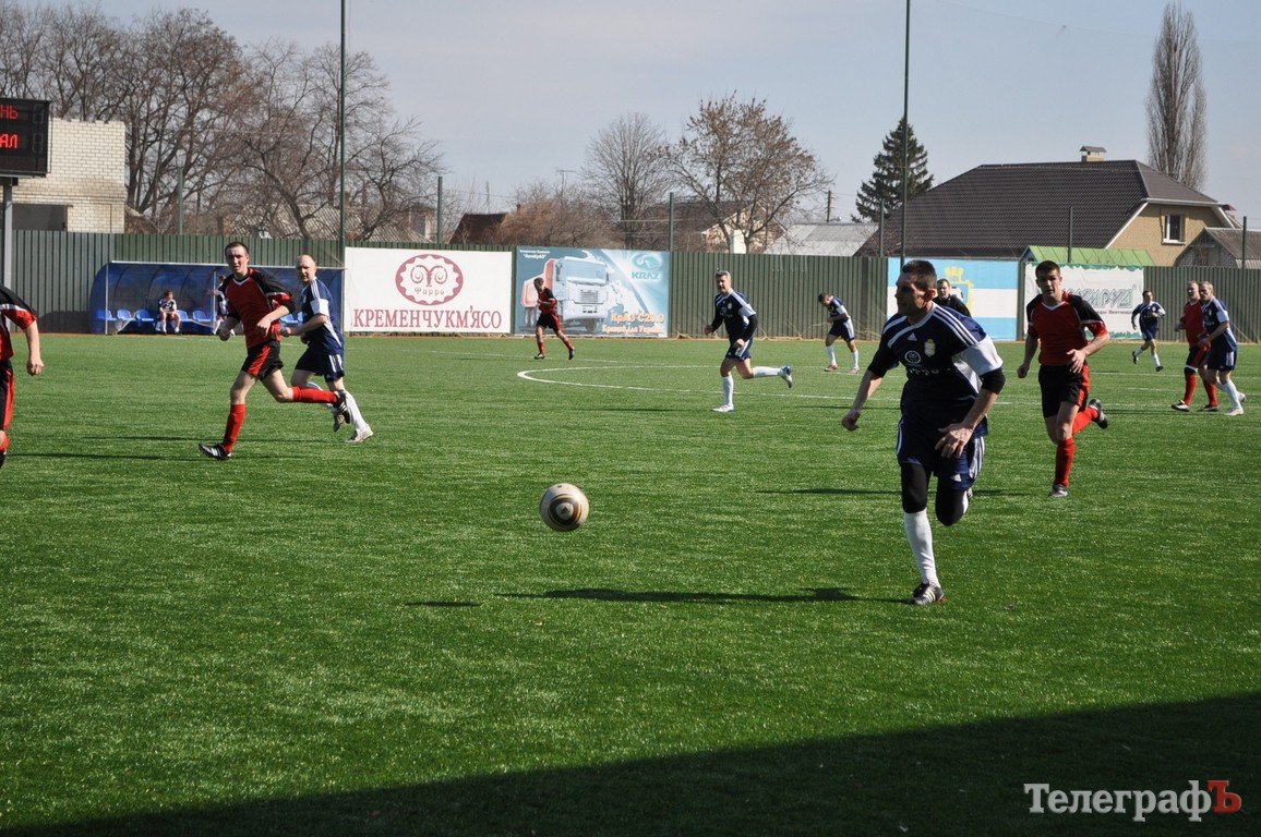 Депутаты обыграли в футбол команду внутренних войск МВД Украины Депутаты обыграли в футбол команду внутренних войск МВД Украины