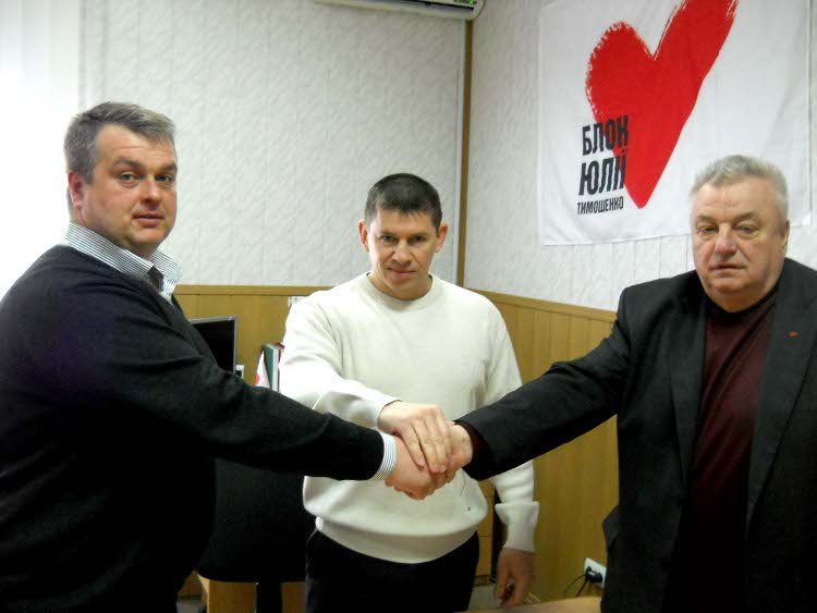 В Кременчуге подписано соглашение о совместных действиях объединенной оппозиции В Кременчуге подписано соглашение о совместных действиях объединенной оппозиции