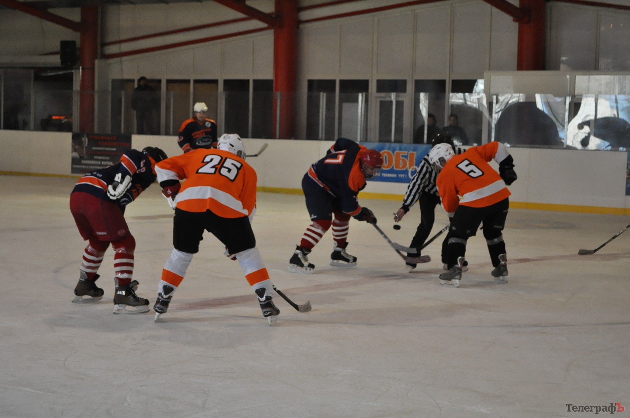 ХОККЕЙ. Продолжается чемпионат Кременчуга по хоккею. ХОККЕЙ. Продолжается чемпионат Кременчуга по хоккею.