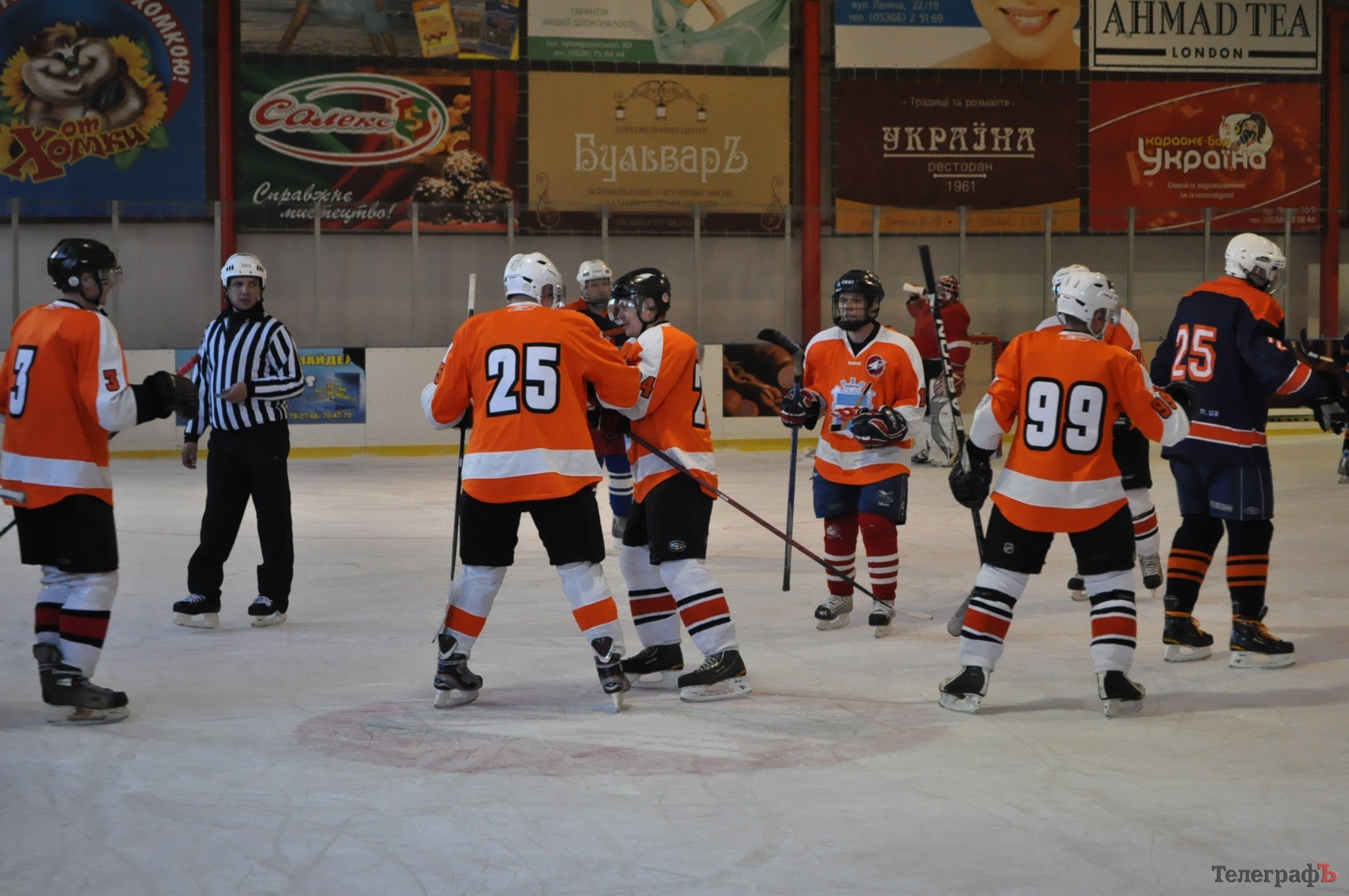 ХОККЕЙ. Продолжается чемпионат Кременчуга по хоккею. ХОККЕЙ. Продолжается чемпионат Кременчуга по хоккею.