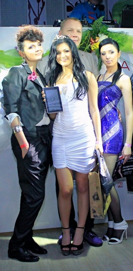 Красавицы соревновались за фотосессию в журнале «Fresh» Красавицы соревновались за фотосессию в журнале «Fresh»