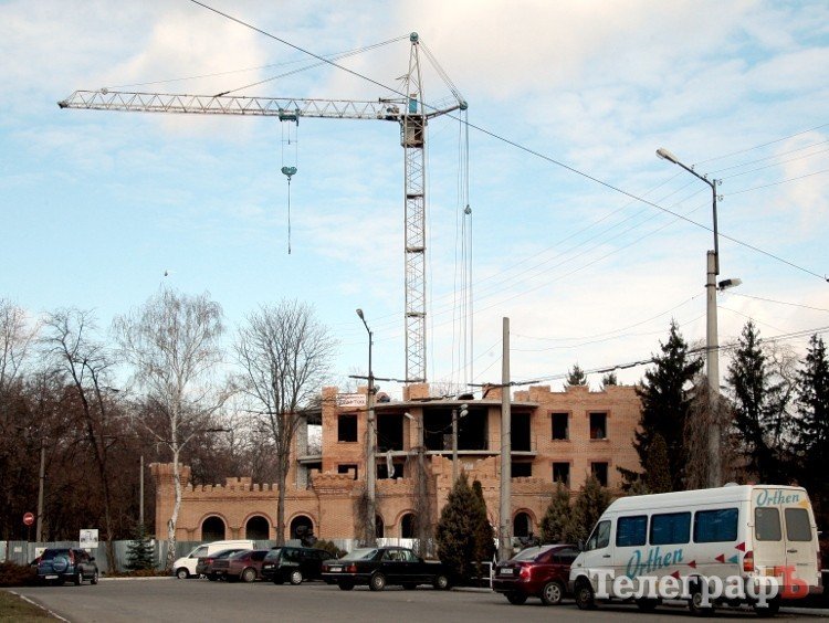 Долгострой возле речвокзала арестован за долги (ФОТО) Долгострой возле речвокзала арестован за долги (ФОТО)