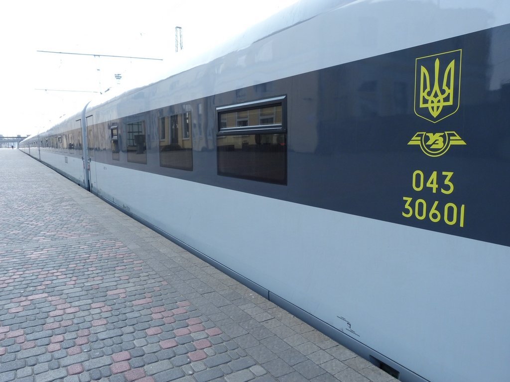 Скоростной состав производства Крюковского вагоностроительного завода сегодня отправился в первый рейс Скоростной состав производства Крюковского вагоностроительного завода сегодня отправился в первый рейс