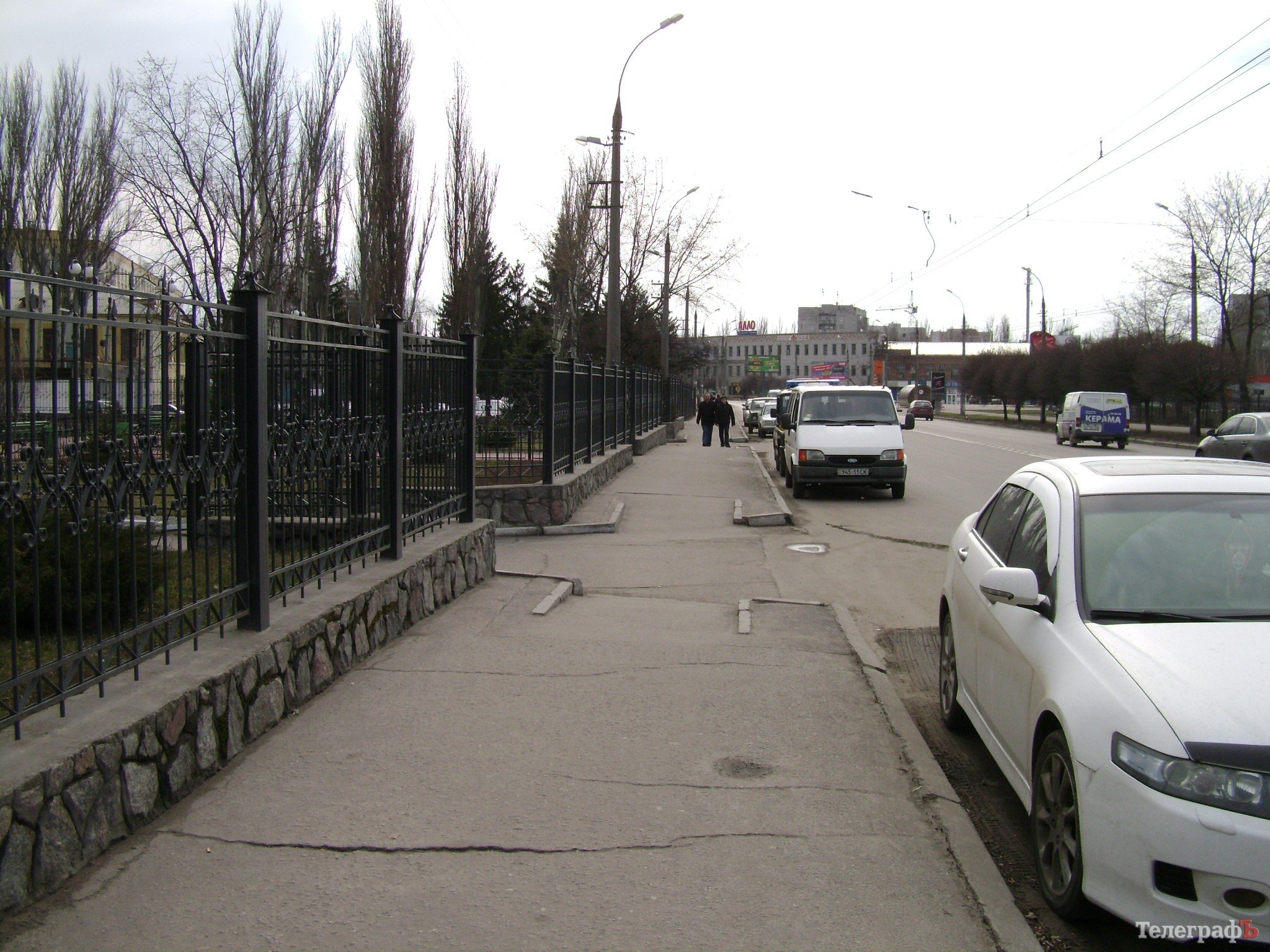 Прокуратура Кременчуга объяснила, почему нельзя парковаться у их забора Прокуратура Кременчуга объяснила, почему нельзя парковаться у их забора