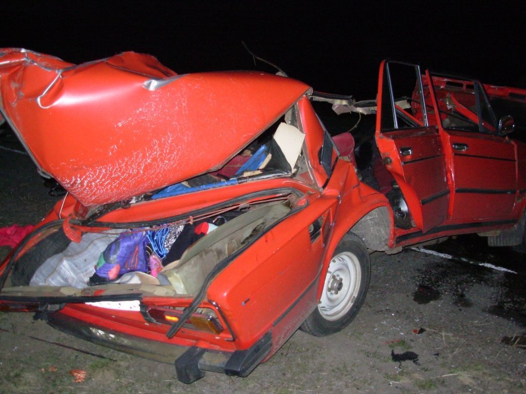 Вчера под Кременчугом в ДТП погибли 4 человека Вчера под Кременчугом в ДТП погибли 4 человека