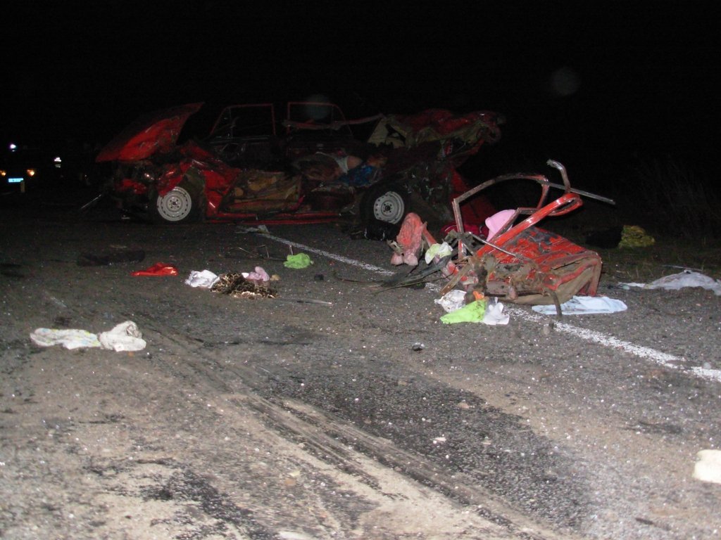 Вчера под Кременчугом в ДТП погибли 4 человека Вчера под Кременчугом в ДТП погибли 4 человека