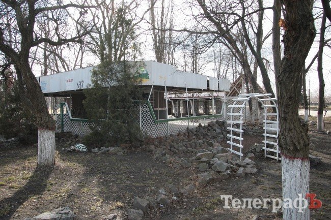 Мэр не хочет продлевать договор аренды земли под кафе «Оазис» Мэр не хочет продлевать договор аренды земли под кафе «Оазис»