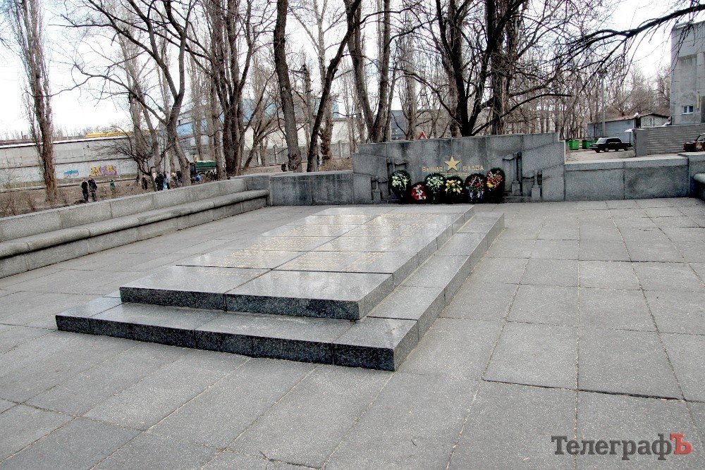 В 2013 году будет реконструирована братская могила возле ДК «Кредмаш» В 2013 году будет реконструирована братская могила возле ДК «Кредмаш»