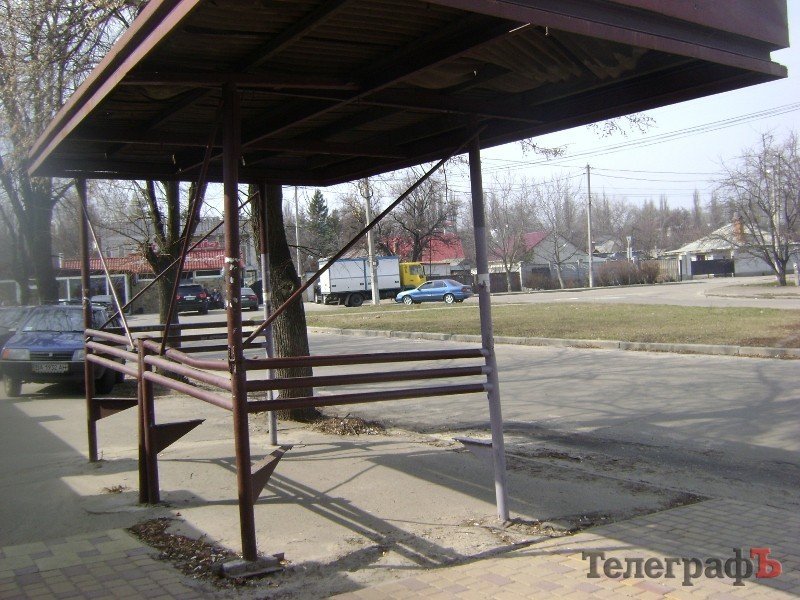 Остановки в Кременчуге скоро развалятся (ФОТО) Остановки в Кременчуге скоро развалятся (ФОТО)