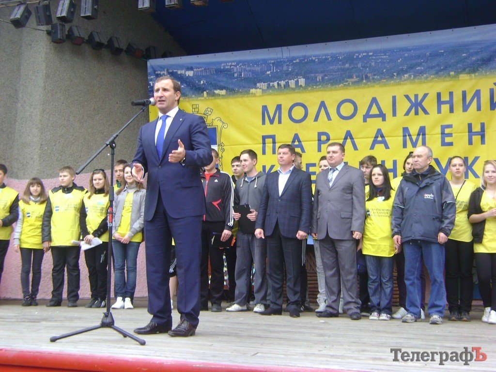 В Кременчуге школьники убирали парк «Приднепровский» (ФОТО) В Кременчуге школьники убирали парк «Приднепровский» (ФОТО)