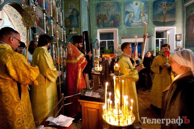 Пасхальное богослужение в Свято-Успенском соборе (ФОТОРЕПОРТАЖ) Пасхальное богослужение в Свято-Успенском соборе (ФОТОРЕПОРТАЖ)