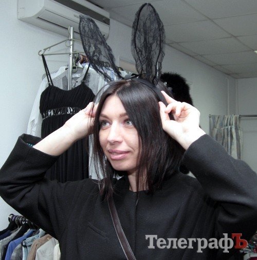 Похоже, в этом сезоне модно все, что можно надеть на голову Похоже, в этом сезоне модно все, что можно надеть на голову