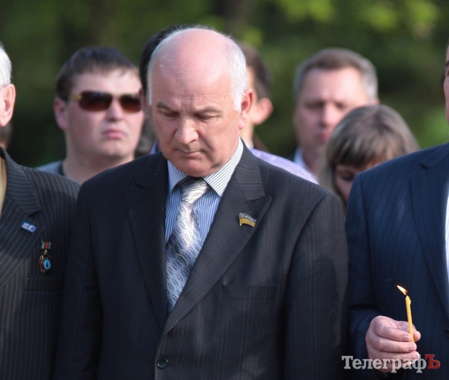 В Кременчуге на митинг-чернобыльцев собралось очень мало людей (ФОТО) В Кременчуге на митинг-чернобыльцев собралось очень мало людей (ФОТО)