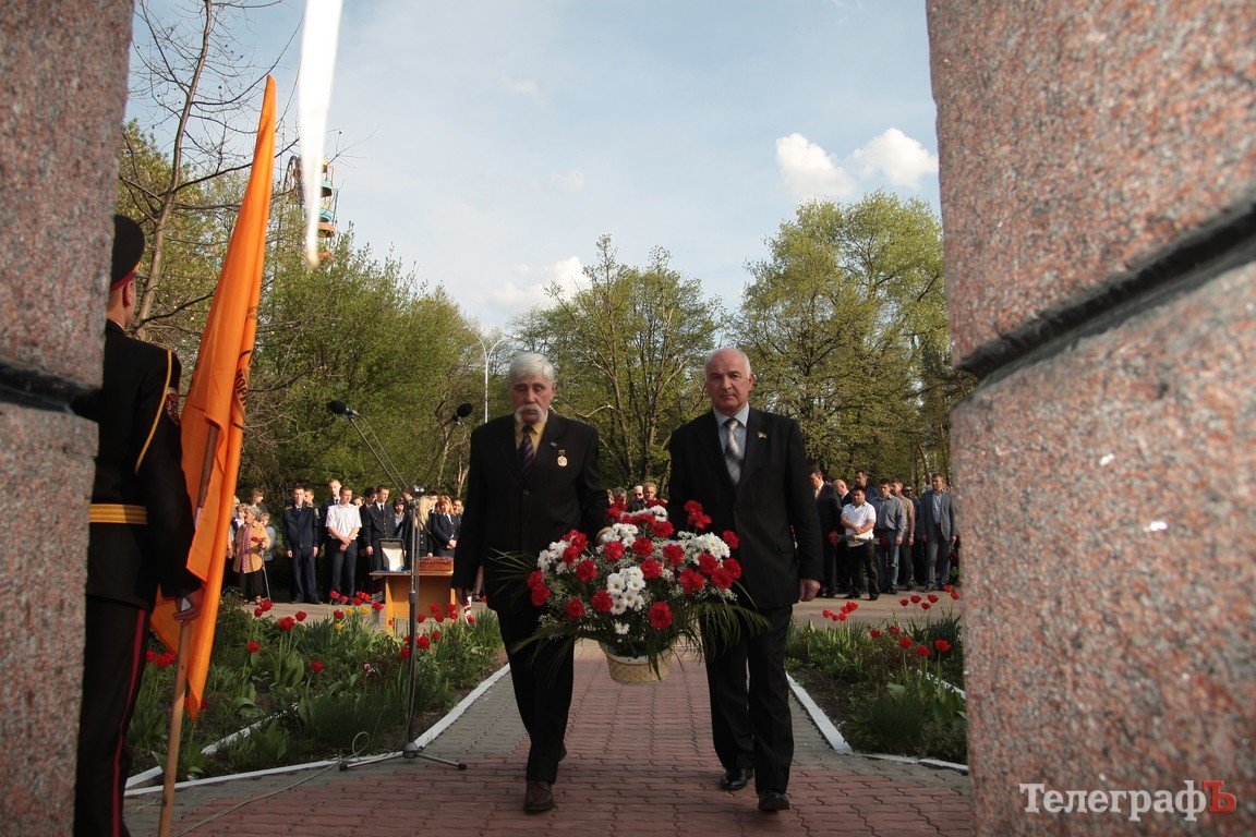 В Кременчуге на митинг-чернобыльцев собралось очень мало людей (ФОТО) В Кременчуге на митинг-чернобыльцев собралось очень мало людей (ФОТО)