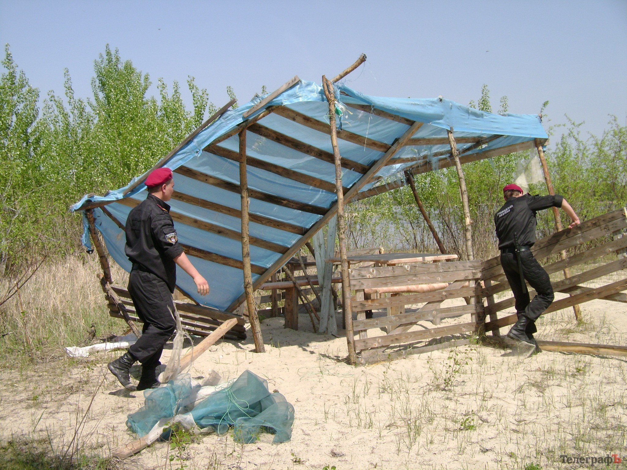 На острове Зелёный сносят последние постройки для отдыха (ФОТО) На острове Зелёный сносят последние постройки для отдыха (ФОТО)