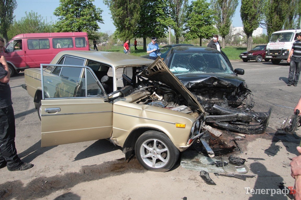 Возле "Простора" в лобовую столкнулись Mitsubishi Lancer и «ВАЗ-2106» (ВИДЕО, ФОТО) Возле "Простора" в лобовую столкнулись Mitsubishi Lancer и «ВАЗ-2106» (ВИДЕО, ФОТО)