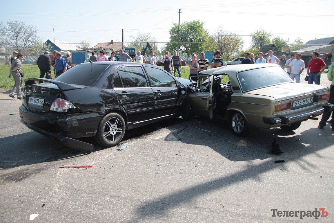 Возле "Простора" в лобовую столкнулись Mitsubishi Lancer и «ВАЗ-2106» (ВИДЕО, ФОТО) Возле "Простора" в лобовую столкнулись Mitsubishi Lancer и «ВАЗ-2106» (ВИДЕО, ФОТО)