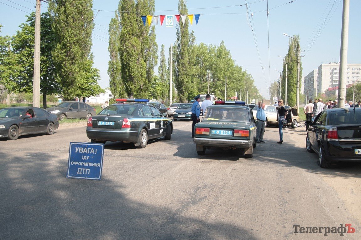 Возле "Простора" в лобовую столкнулись Mitsubishi Lancer и «ВАЗ-2106» (ВИДЕО, ФОТО) Возле "Простора" в лобовую столкнулись Mitsubishi Lancer и «ВАЗ-2106» (ВИДЕО, ФОТО)