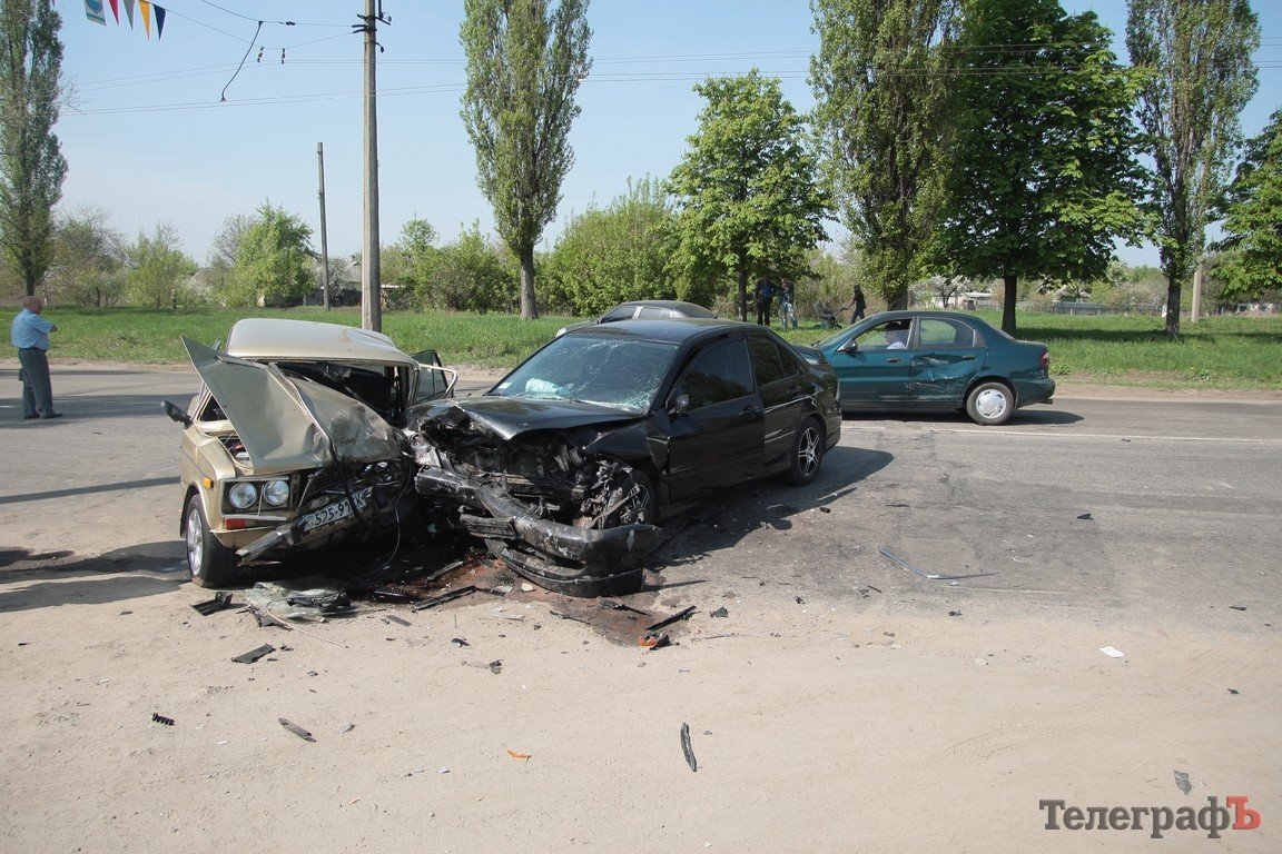 Возле "Простора" в лобовую столкнулись Mitsubishi Lancer и «ВАЗ-2106» (ВИДЕО, ФОТО) Возле "Простора" в лобовую столкнулись Mitsubishi Lancer и «ВАЗ-2106» (ВИДЕО, ФОТО)
