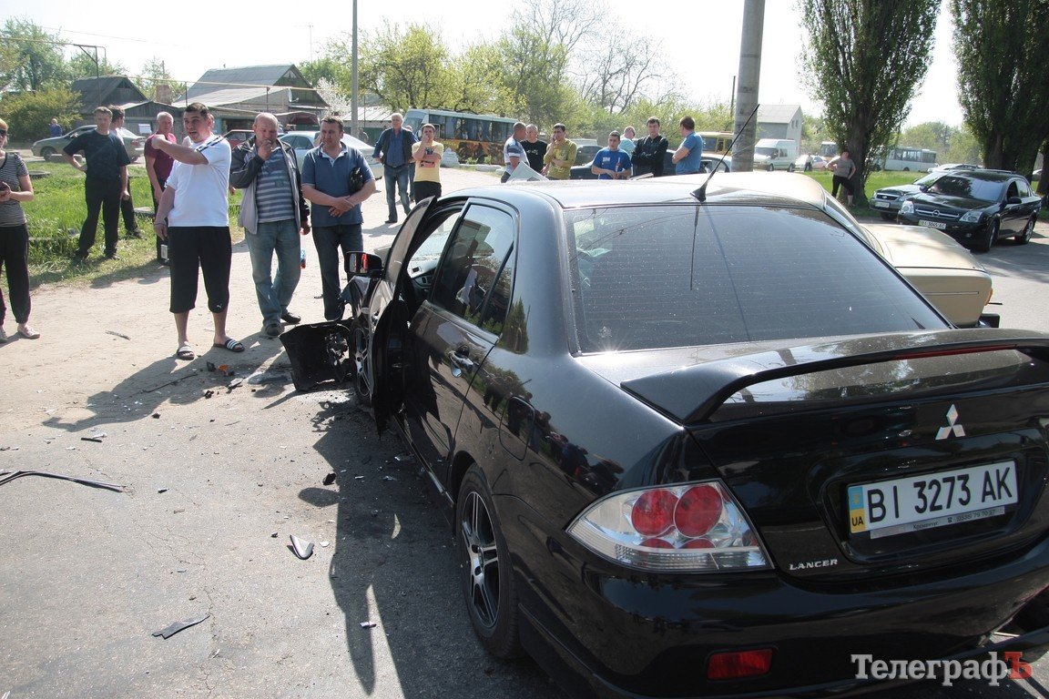 Возле "Простора" в лобовую столкнулись Mitsubishi Lancer и «ВАЗ-2106» (ВИДЕО, ФОТО) Возле "Простора" в лобовую столкнулись Mitsubishi Lancer и «ВАЗ-2106» (ВИДЕО, ФОТО)