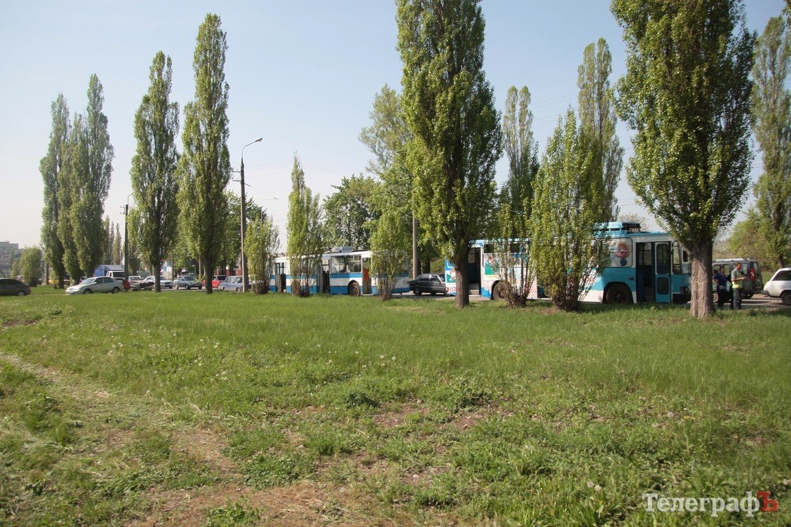 Возле "Простора" в лобовую столкнулись Mitsubishi Lancer и «ВАЗ-2106» (ВИДЕО, ФОТО) Возле "Простора" в лобовую столкнулись Mitsubishi Lancer и «ВАЗ-2106» (ВИДЕО, ФОТО)